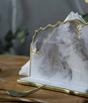 Servilletero Victoria Noël Gold en resina, hecho a mano por Dammar