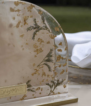 Servilletero Malva Gold Spring Beige en resina, hecho a mano por Dammar