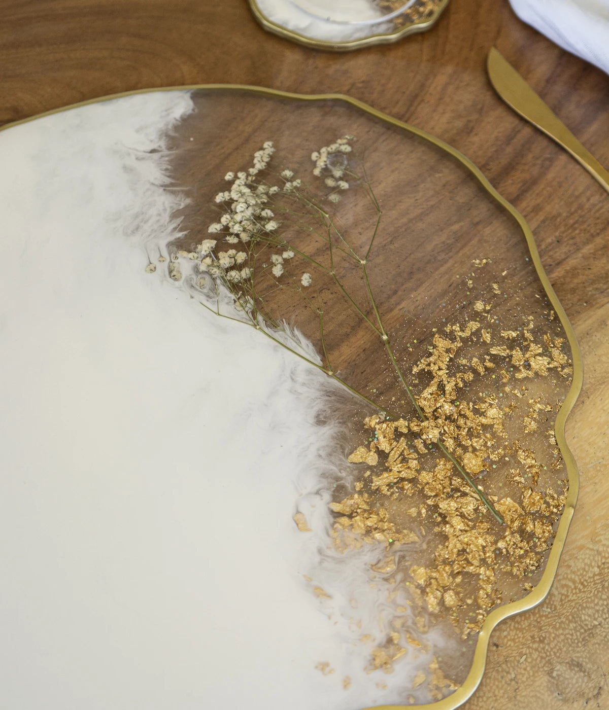 Individuales White Blossom Gold en resina, hechos a mano por Dammar