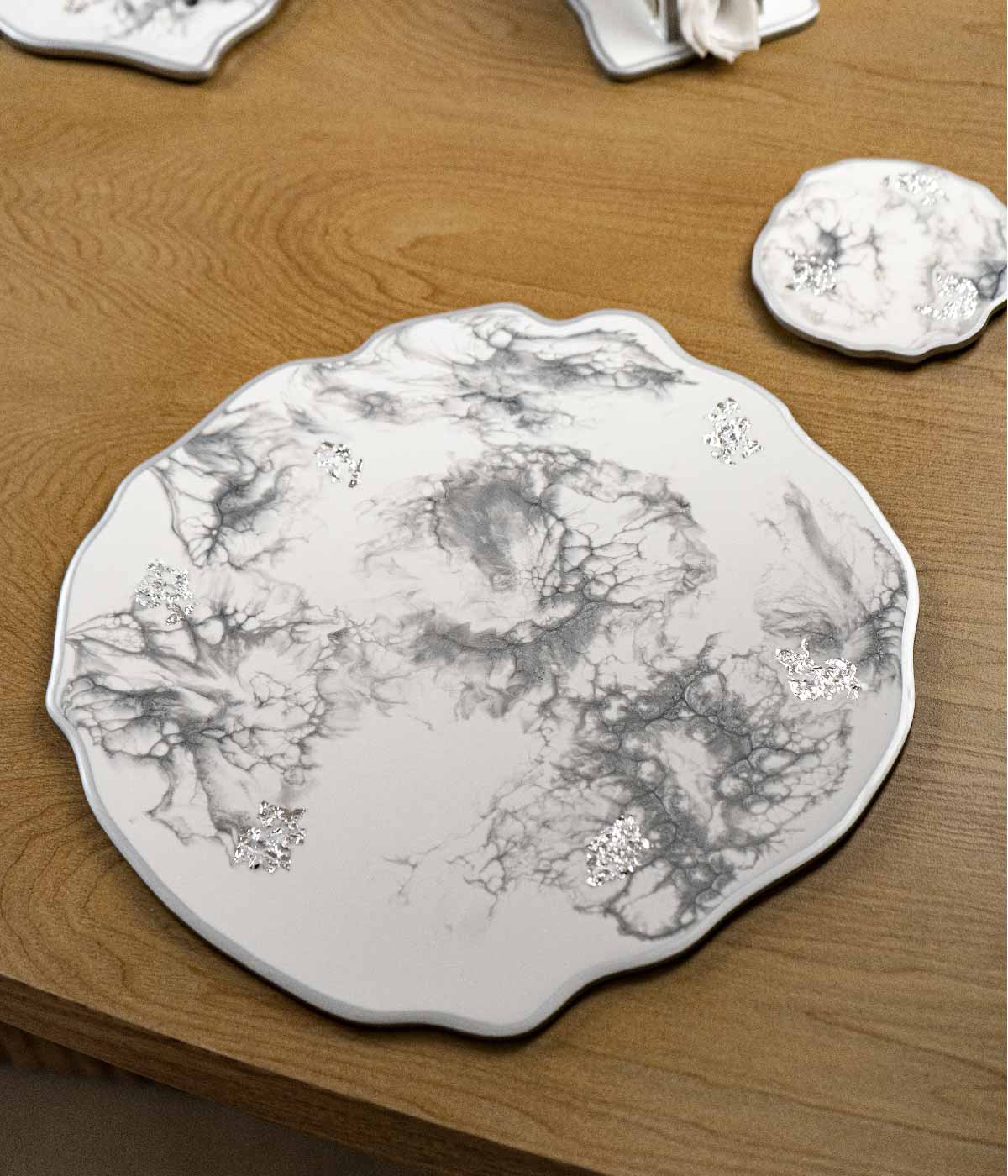 Individuales Greta White Silver en resina, hechos a mano por Dammar
