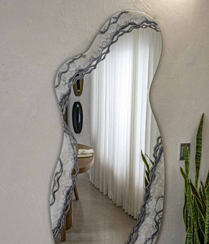 Espejo Afrodita Curvo Greta White Silver, hecho a mano por Dammar