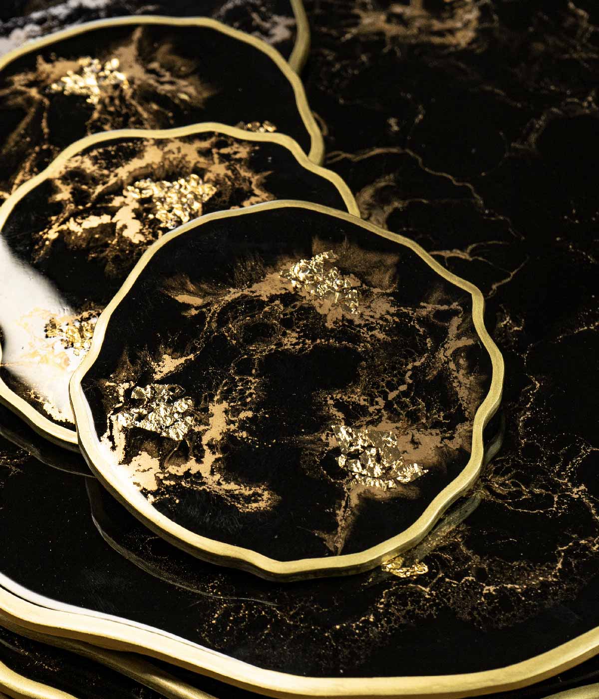 Portavasos Greta Black Gold en resina, hechos a mano por Dammar