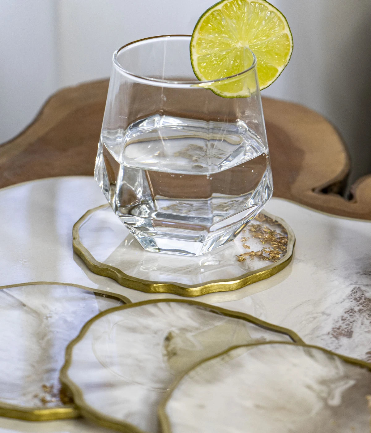Portavasos White Blossom Gold en resina, hechos a mano por Dammar