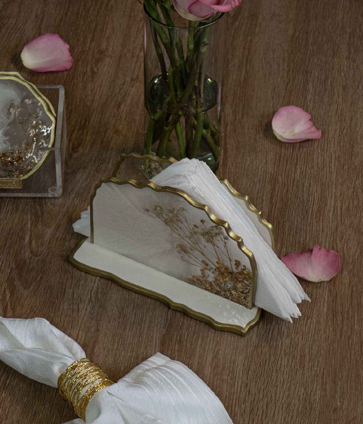 Servilletero Victoria White Blossom Gold en resina, hecho a mano por Dammar