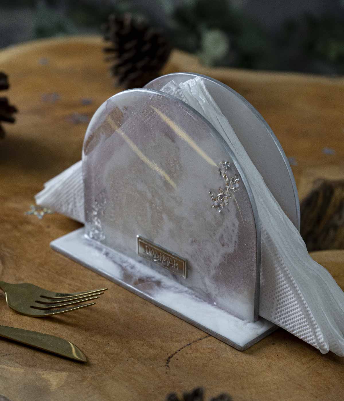 Servilletero Malva Noël Silver en resina, hecho a mano por Dammar