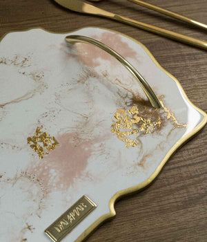 Bandeja Marsella Greta White Rosa Gold en resina, hecha a mano por Dammar