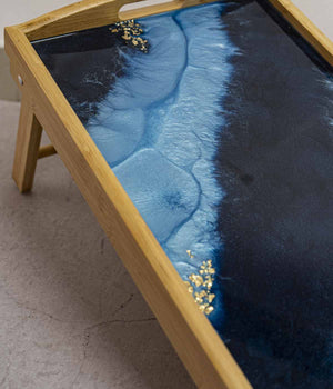 Mesa de cama Fuji Azul en resina, hecha a mano por Dammar