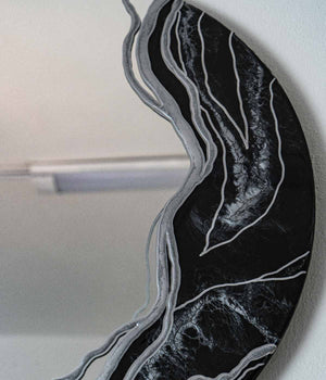 Espejo redondo Black Lines, hecho a mano por Dammar