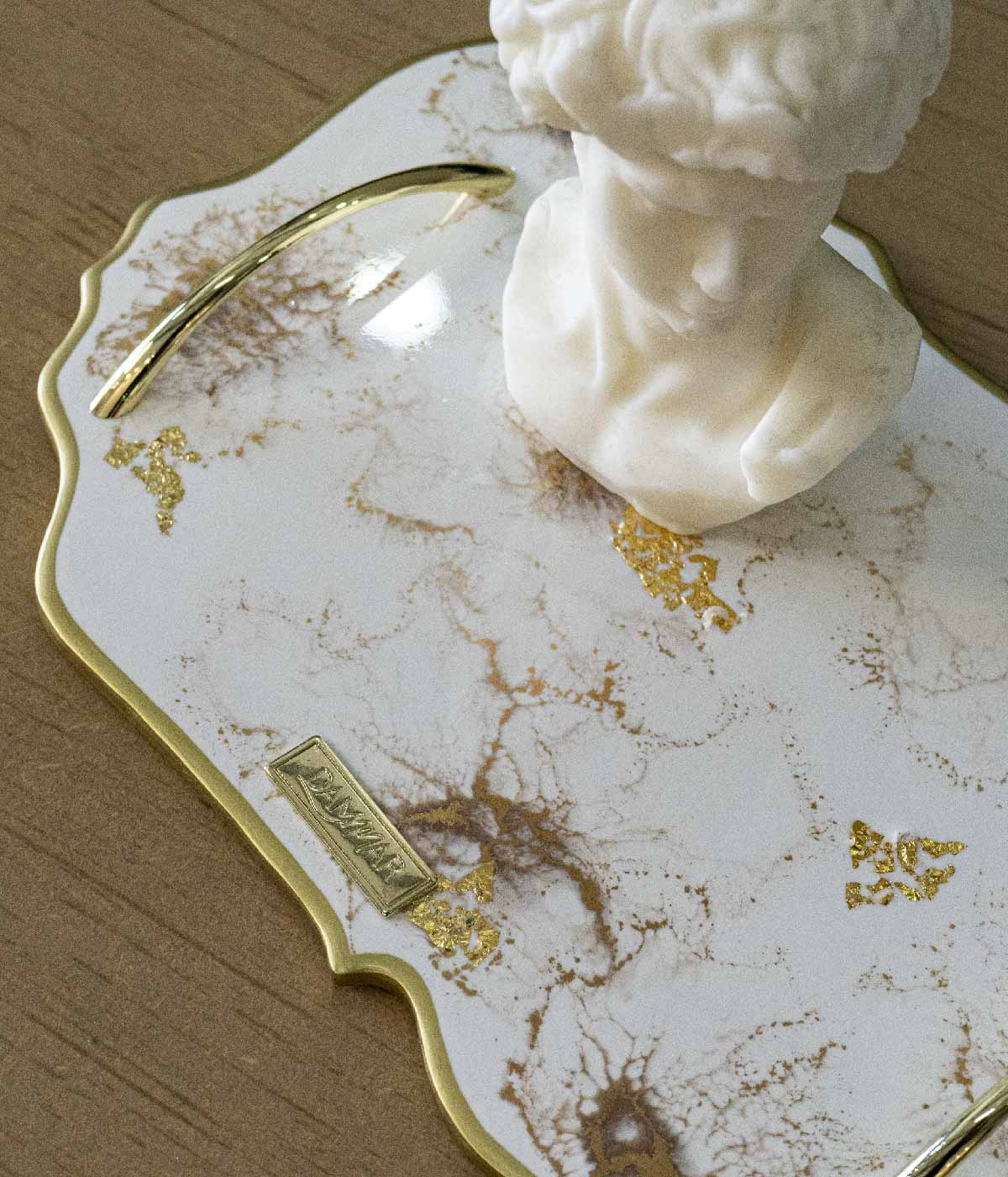Bandeja Marsella Greta White Gold en resina, hecha a mano por Dammar
