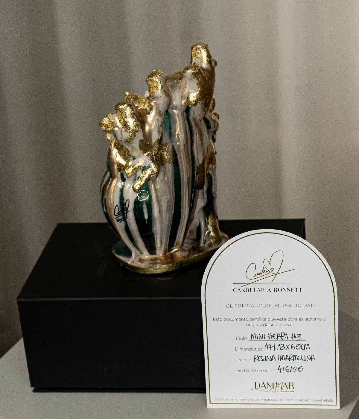 Corazón MiniHeart Tropical #3 en resina, hecho a mano por Dammar