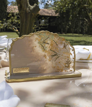 Servilletero Victoria Gold Spring Beige en resina, hecho a mano por Dammar