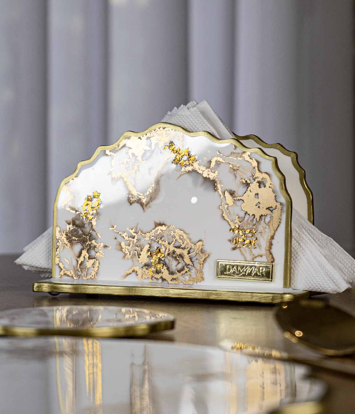 Servilletero Victoria Greta White Gold en resina, hecho a mano por Dammar