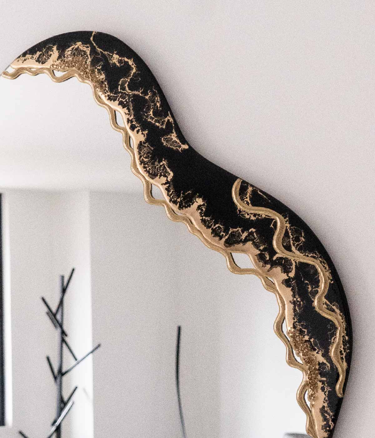 Espejo Afrodita Greta Black Gold, hecho a mano por Dammar
