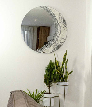 Espejo redondo Greta White Silver piedras, hecho a mano por Dammar