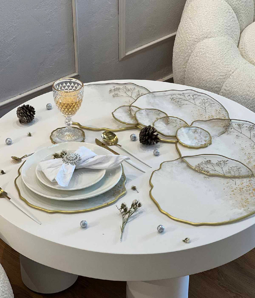 
                  
                    Set de mesa irregula White Blossom Gold
                  
                