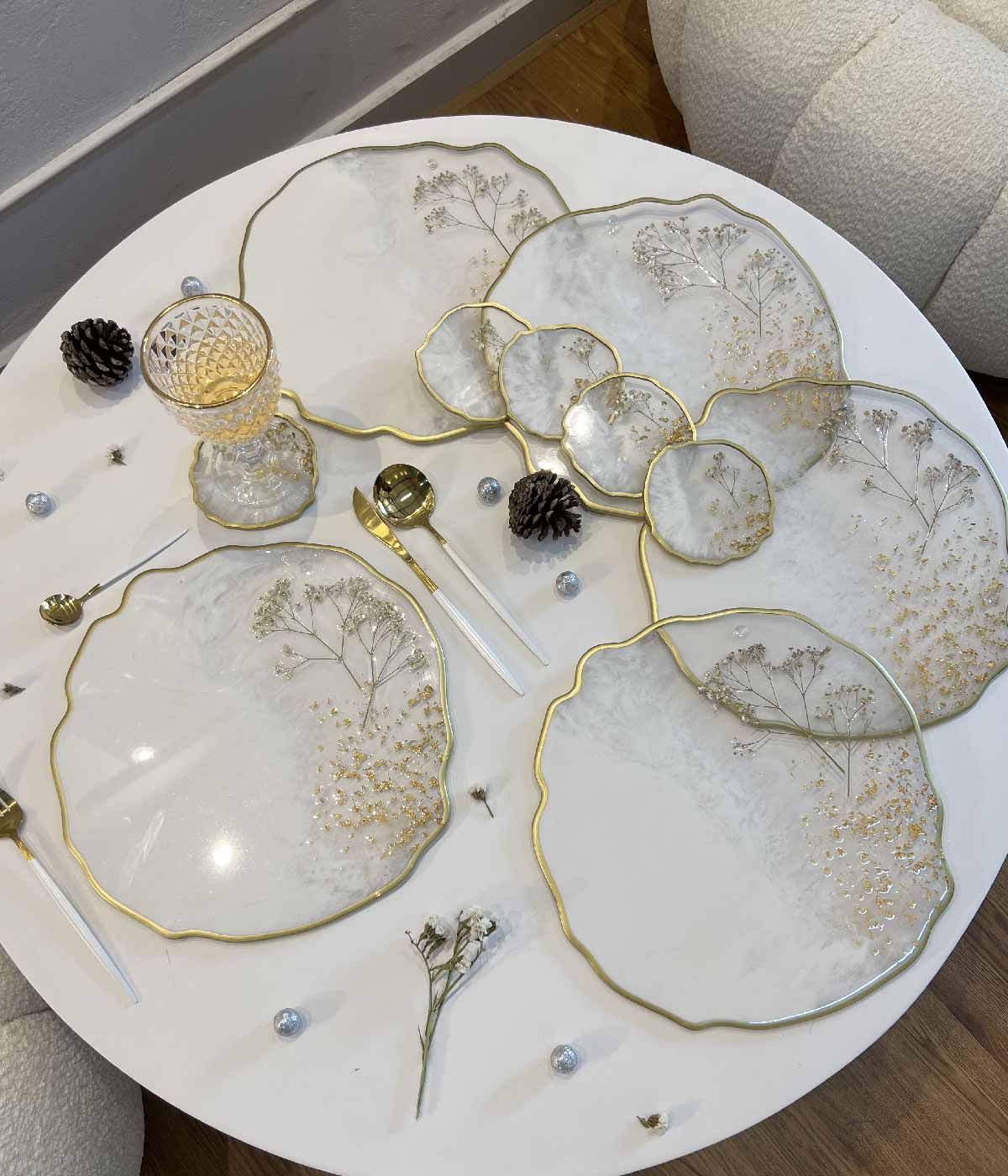 
                  
                    Set de mesa irregula White Blossom Gold
                  
                