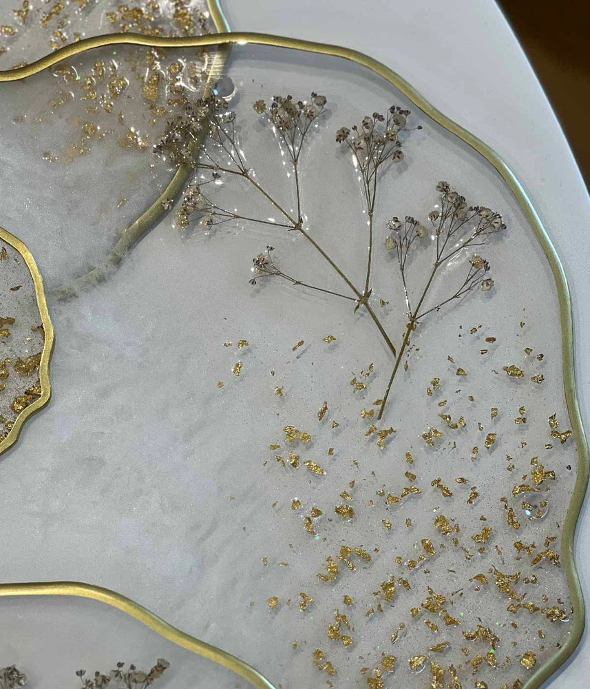 
                  
                    Set de mesa irregula White Blossom Gold
                  
                