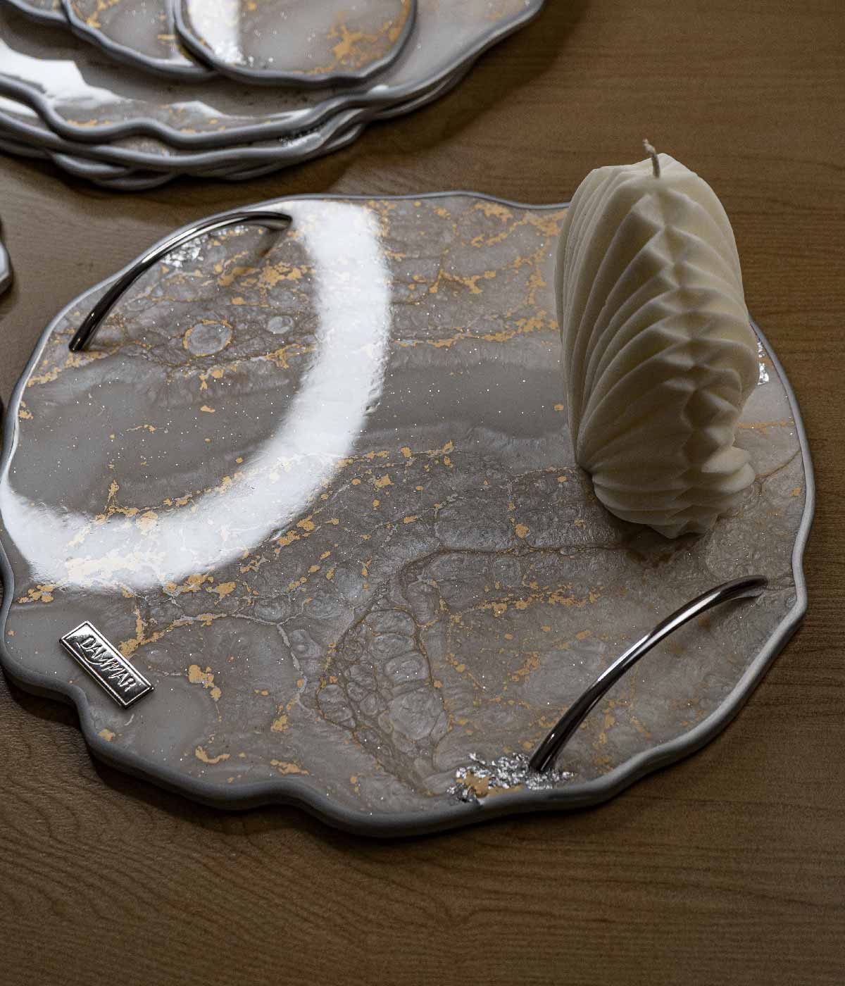 Bandeja Deluxe Frosten Silver en resina, hecha a mano por Dammar