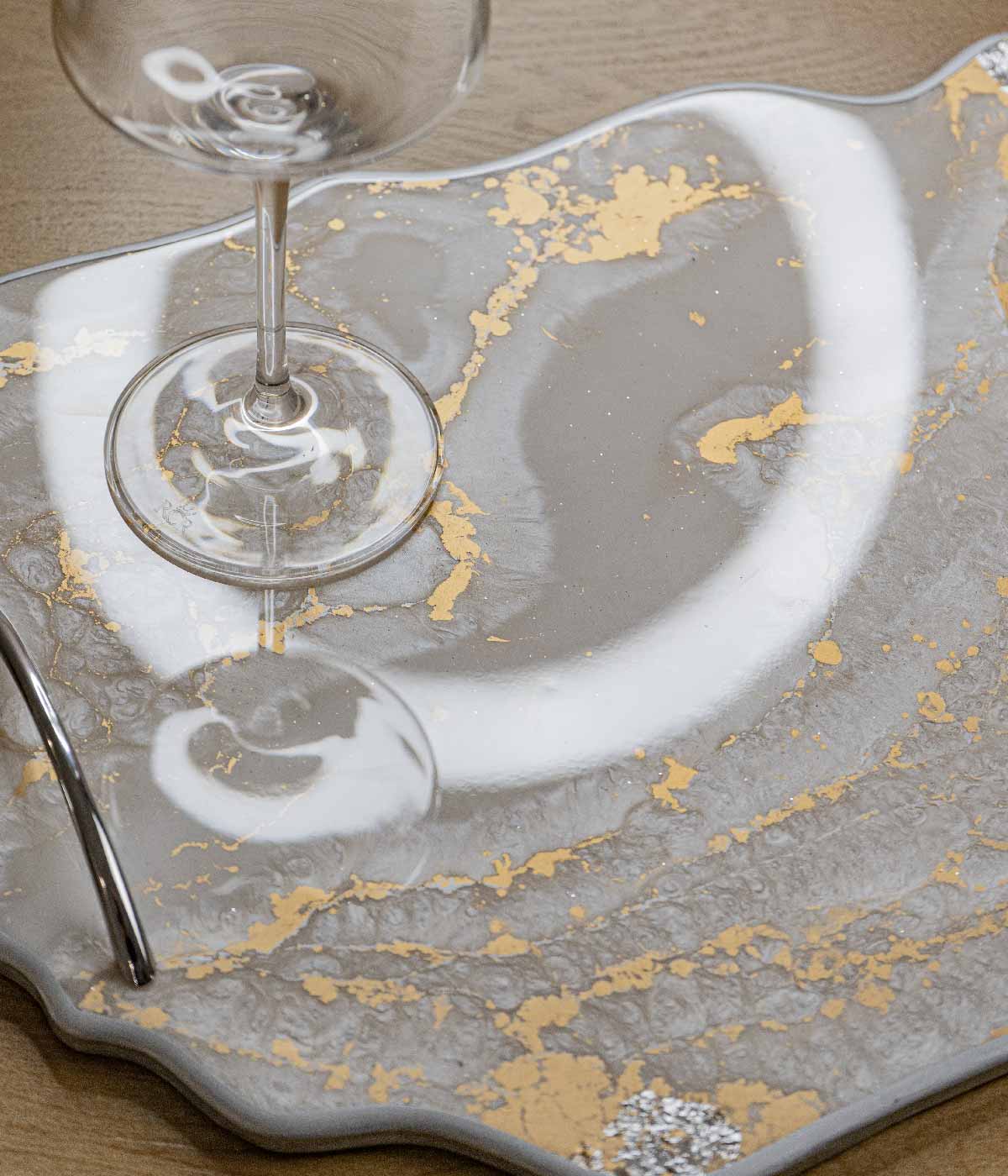 Bandeja Marsella Frosten Silver en resina, hecha a mano por Dammar