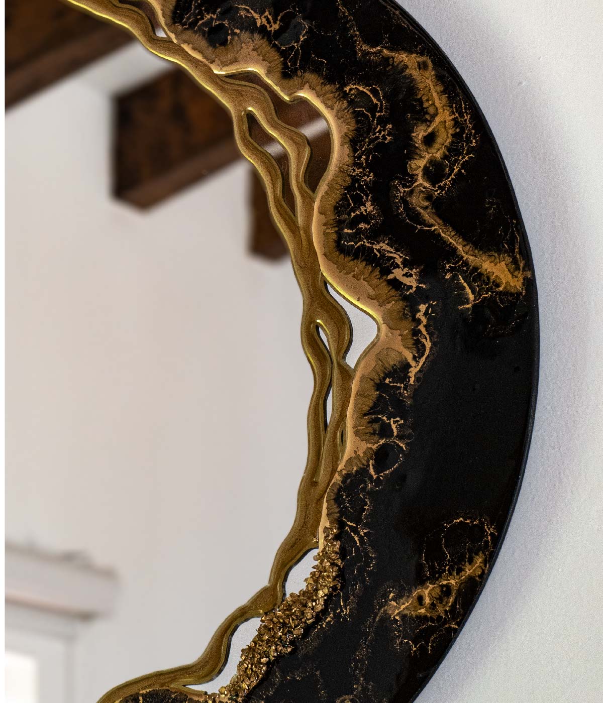 Espejo redondo Greta Black Gold, hecho a mano por Dammar