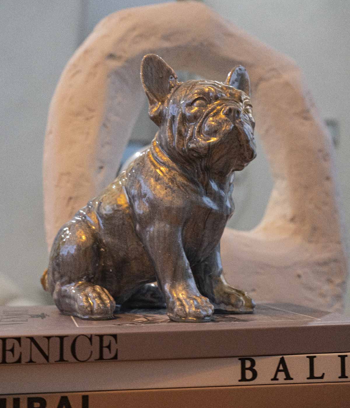 
                  
                    Escultura Bulldog
                  
                