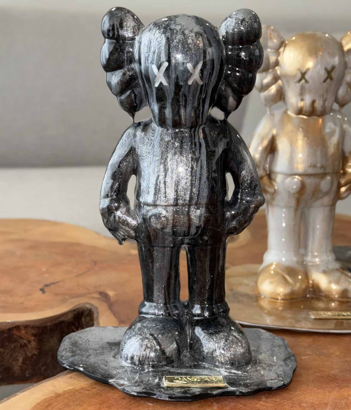 
                  
                    Escultura Kaw Black Silver
                  
                