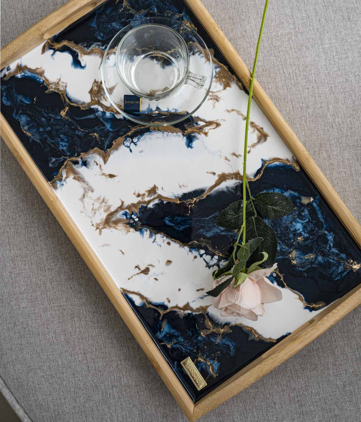 Mesa de cama Misuri en resina, hecha a mano por Dammar