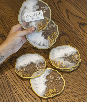 Portavasos White Blossom Gold en resina, hechos a mano por Dammar