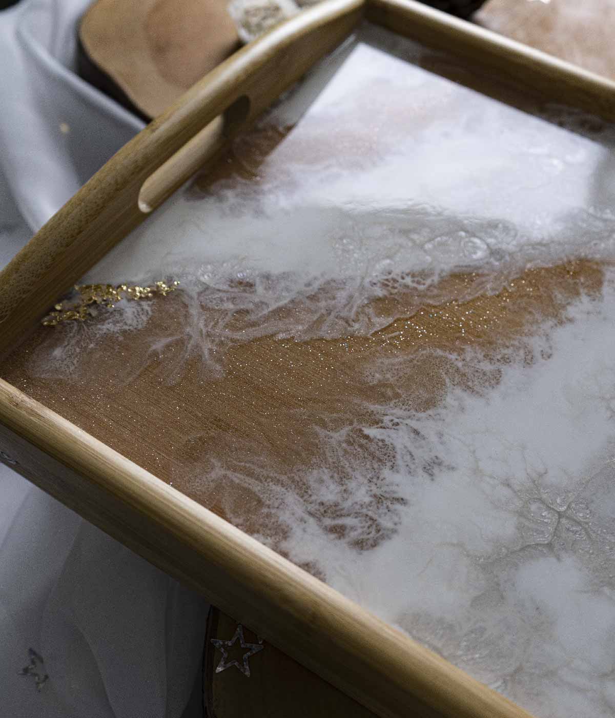 Mesa de cama Noël en resina, hecha a mano por Dammar