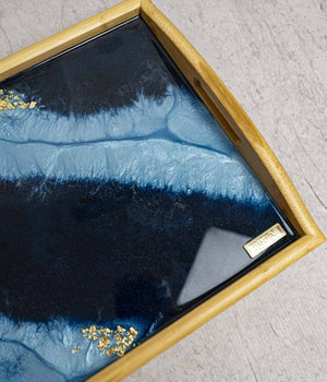 Mesa de cama Fuji Azul en resina, hecha a mano por Dammar