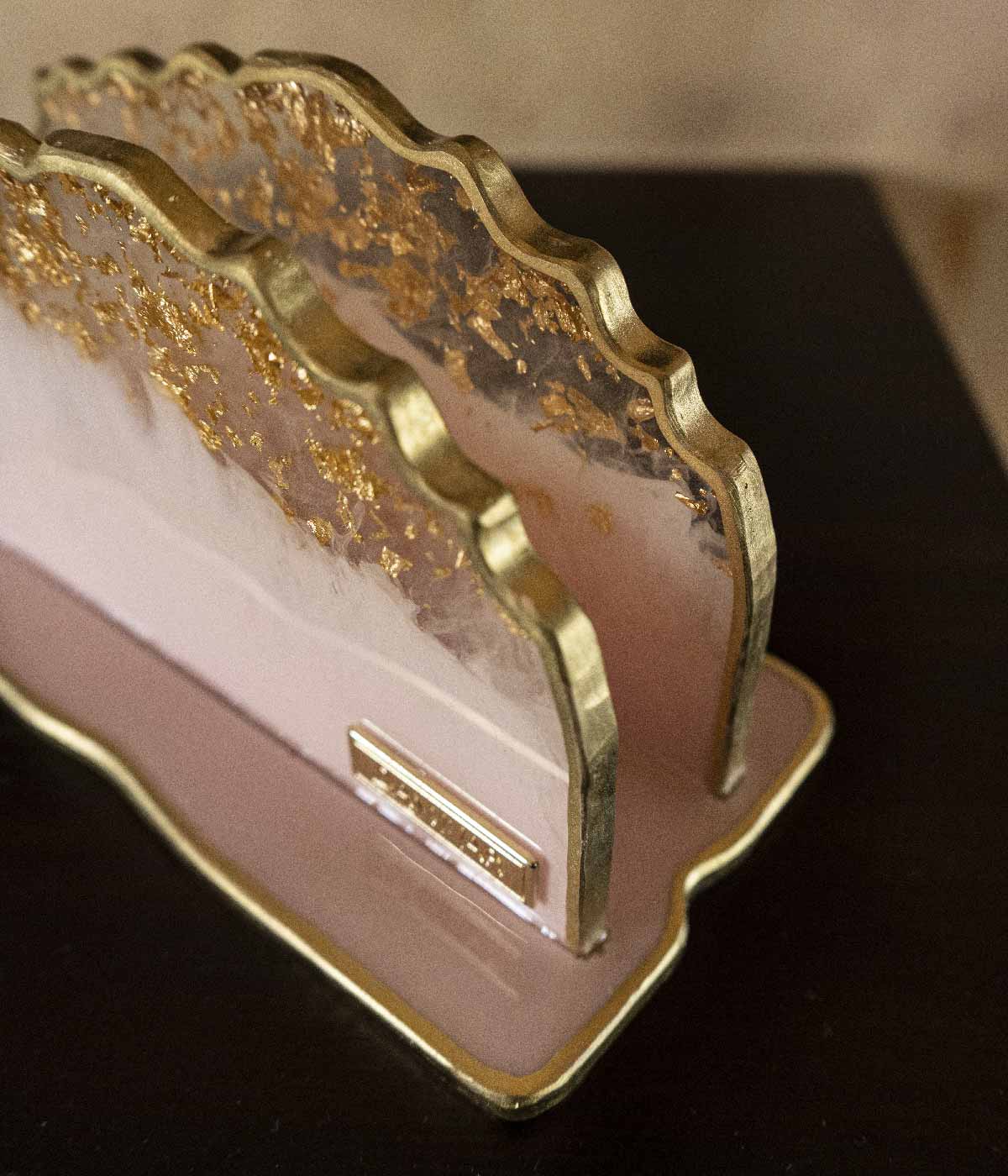 Servilletero Victoria Habanna Pink Gold en resina, hecho a mano por Dammar