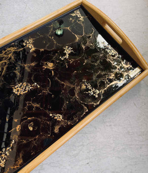 Mesa de cama Greta Black Gold en resina, hecha a mano por Dammar