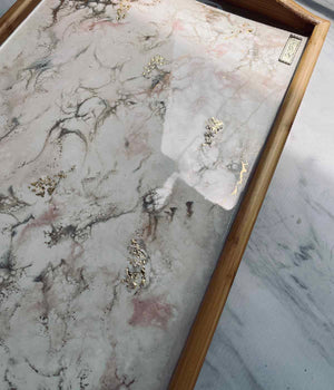 Mesa de cama Greta White Rosa Gold en resina, hecha a mano por Dammar