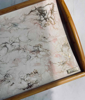 Mesa de cama Greta White Rosa Gold en resina, hecha a mano por Dammar