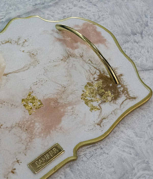 Bandeja Marsella Greta White Rosa Gold en resina, hecha a mano por Dammar