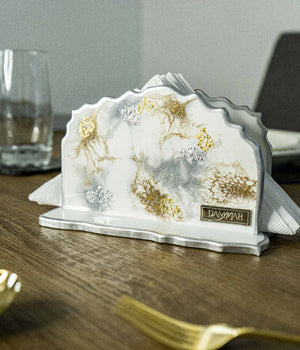 Servilletero Victoria Greta White Silver and Gold en resina, hecho a mano por Dammar